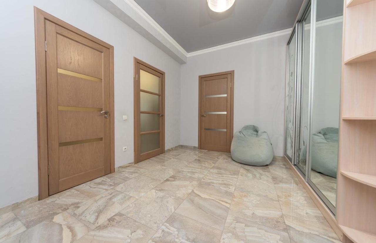Апартаменти Люкс Класу В Новому Будинку В Центрі Kiev Extérieur photo